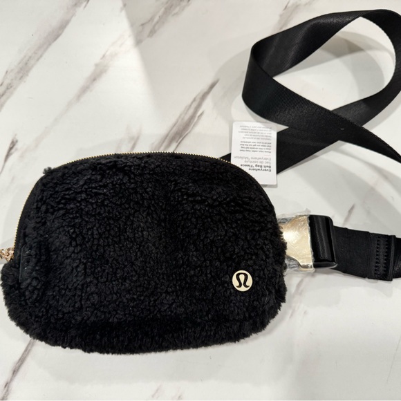 Lululemon Black Fleece Belt Bag - Picture 1 of 3